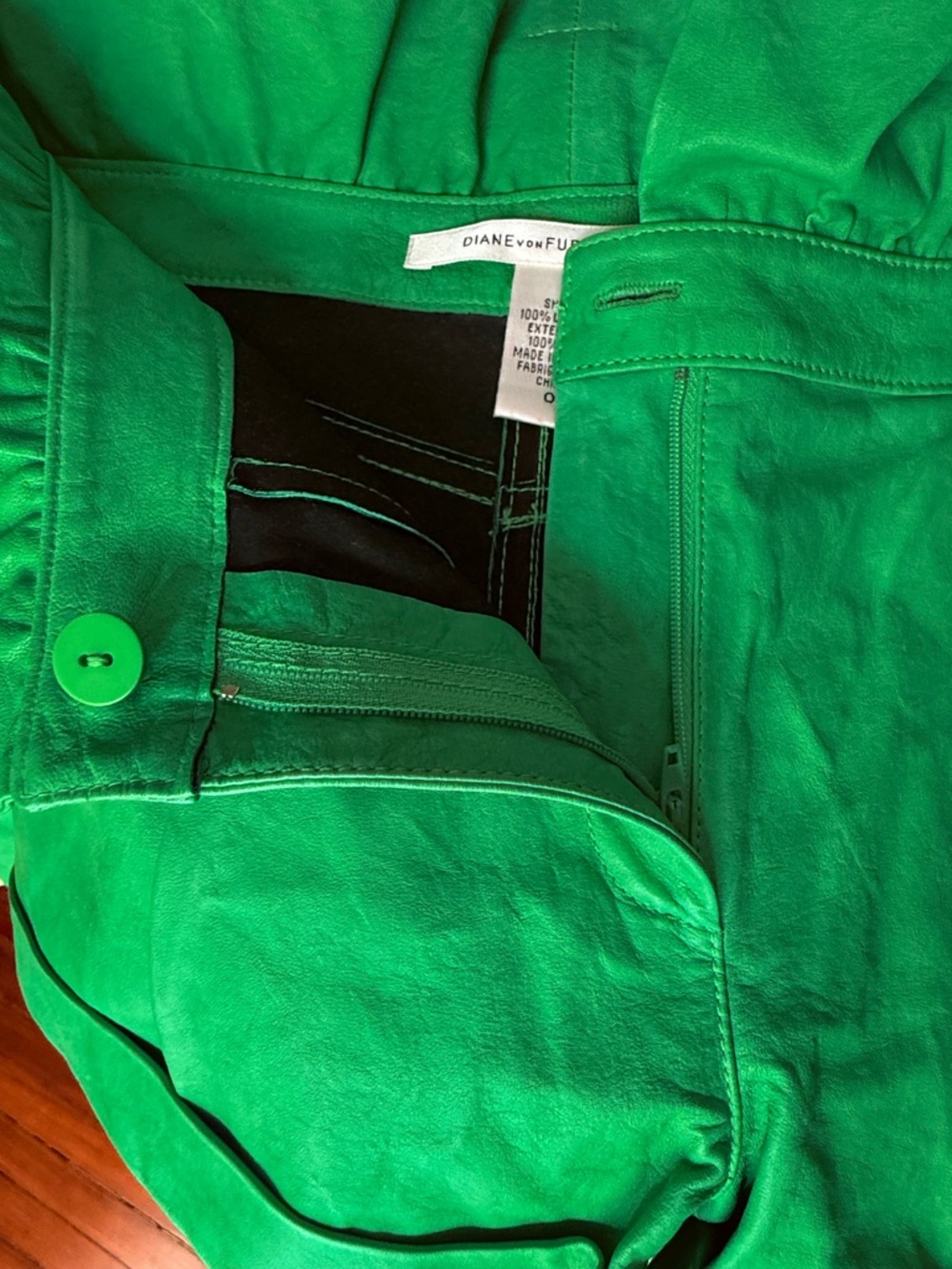 Diane Von Furstenberg Emerald Green High-Waisted Leather Shorts with Tie Belt - Picture 6 of 14